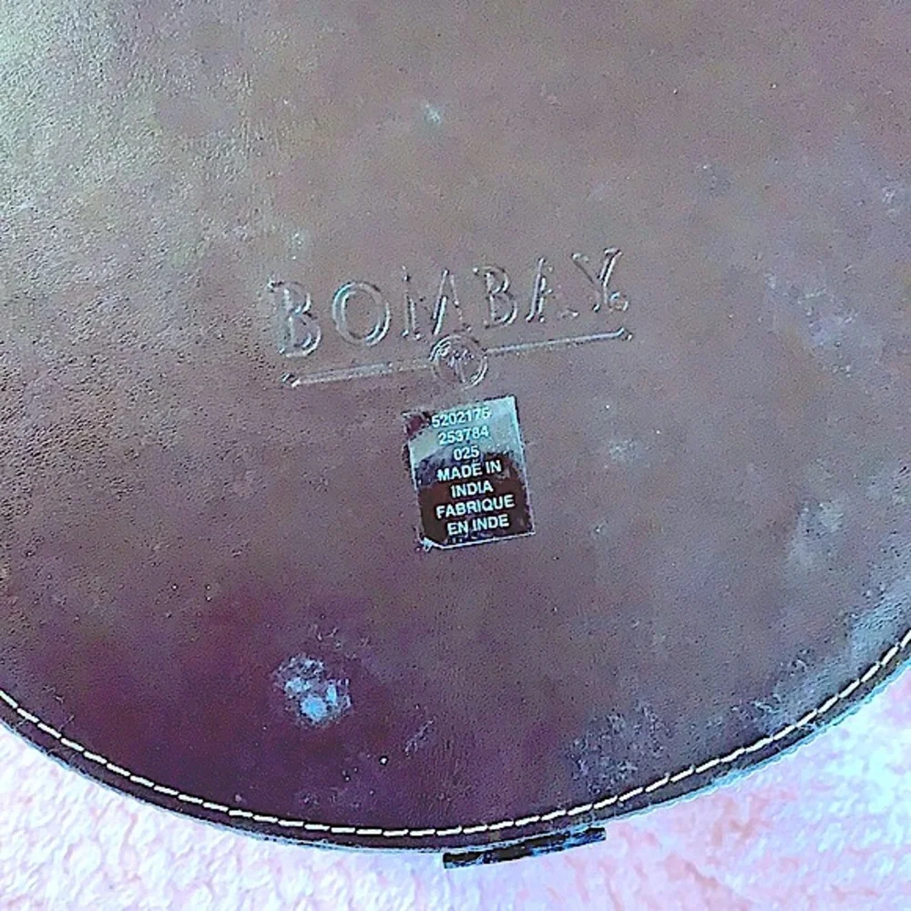 Authentic LEATHER Top🎩 Oval Box,Buckle Lock&Key Carryin Case Luxe Velvet Lined
